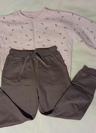 Костюм для девочки с утеплением на рост 134см.