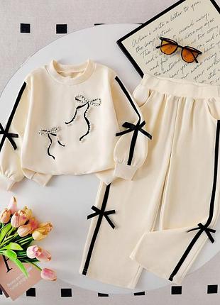 Праздничный костюм с трендовыми бантиками, качественный