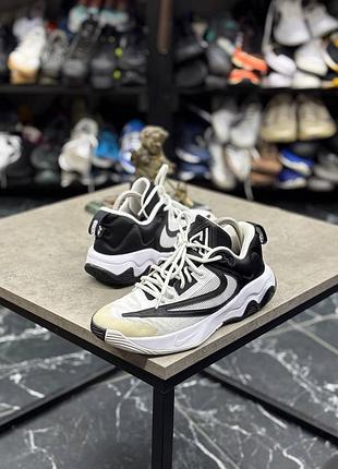 Баскетбольні кросівки nike giannis immortality 3,