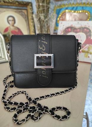 Чорна жіноча сумка.