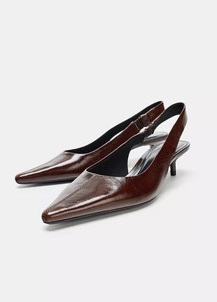 Кожаные открытые туфли на каблуке