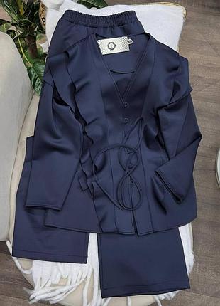 Элегантный женский костюм