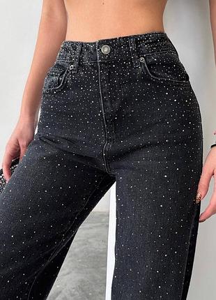 Жіночі яскраві джинси з камінцями широкі на високій посадці