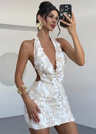 Сяюча біла сукня міні з паєтками та відкритою спиною