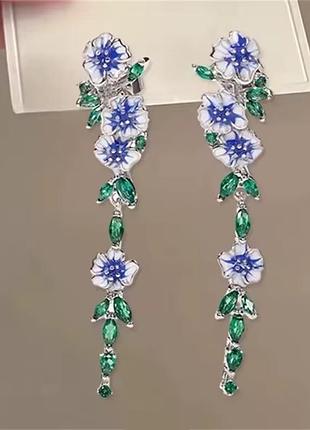 Нежные цветочные серьги
