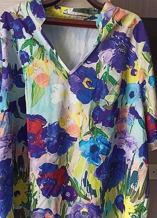 Яскрава блуза