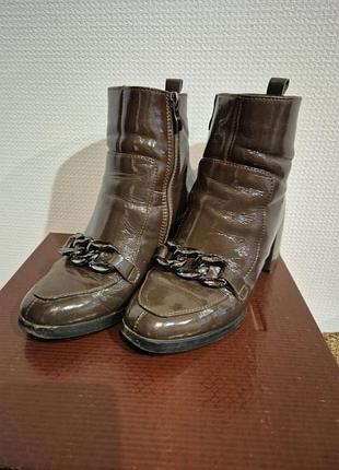 Ботинки кожа лак 35 р