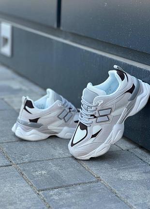 Жіночі кросівки