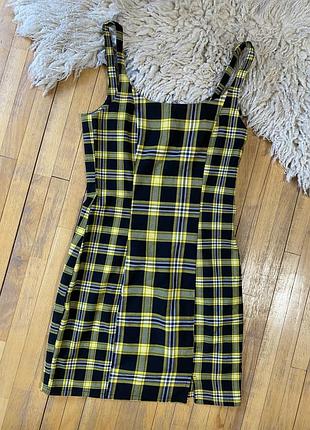 Коротка приталена сукня divided h&m у жовто-чорну клітинку, без рукавів, ретро стиль.