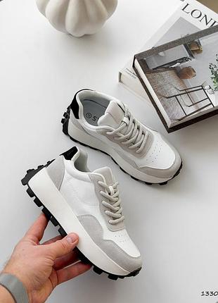 Кроссовки женские