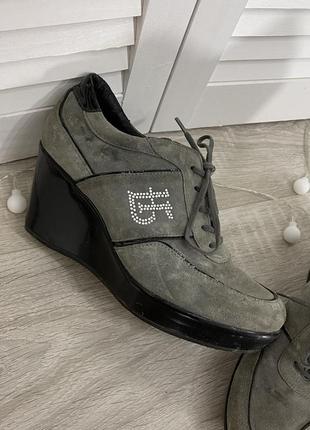 Botticelli лимитированные туфли на каблуку на платформе на танкетке серые3 фото