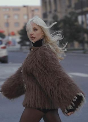 Люди lidaselect.ua шуба (гуня) -це виріб зі 100% вовни для створення даної шуби не страждає тваринка, бо лише зістригається шерсть посезонно