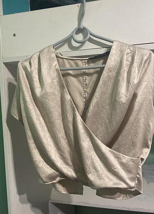 Топ з вирізом