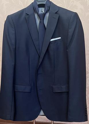 Темно-синій чоловічий костюм zara man