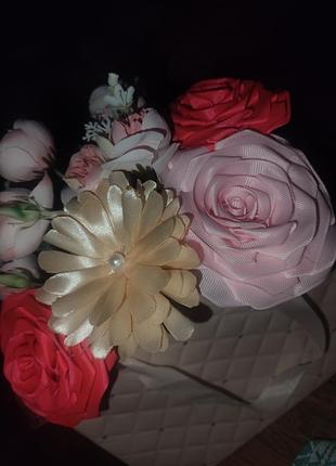 Квіти з атласних стрічок