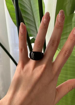 Чорна каблучка з епоксидної смоли масивна каблучка