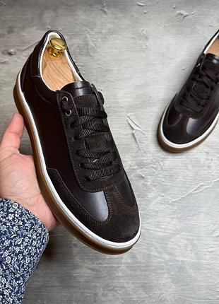 Класичні кросівки