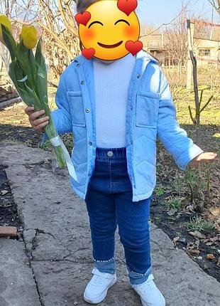 Продам ветровку на девочку.