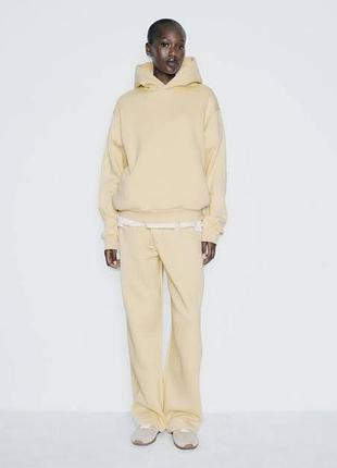 Zara
теплий костюм, новий