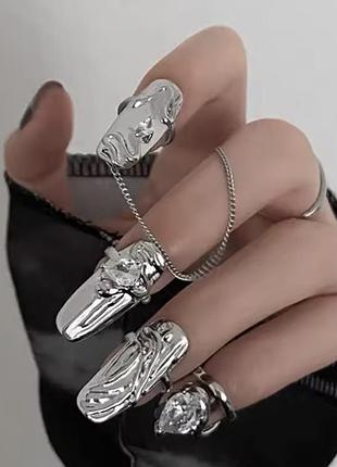 Набор серебристых колец накладок на ногти с цепочкой в современном стиле с покрытием