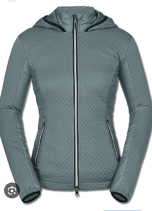 Легенька курточка вітровка