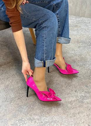 Рожеві фуксія туфлі човники з гострим носком з великим бантом на високій шпильці