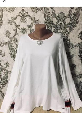 Шикарный фирменный свитер