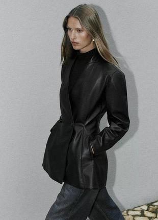 Оригінальний приталений блейзер з ефектом шкіри з нової колекції zara new original.