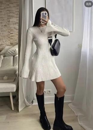 Класна молочна сукня