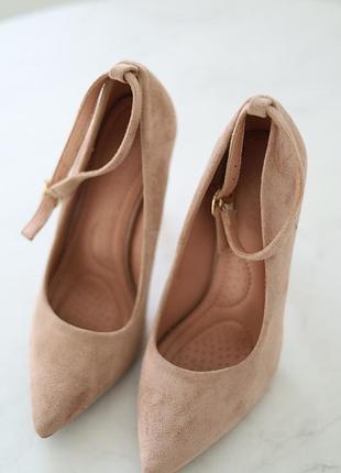 Пудрові замшеві туфлі