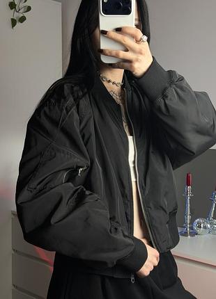 Чорний бомбер від h&m 3