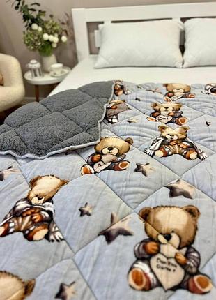 Ковдра-покривало на овчині блакитна 195×215 см — стьобане з принтом ведмедики, тепло та затишок