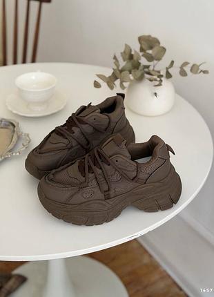 Повсякденні шоколадні кросівки на платформі