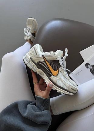 Кроссовки женские nike zoom vomero 5 beige brown orange