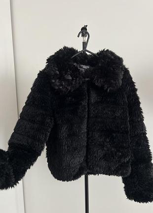 Чорна шубка