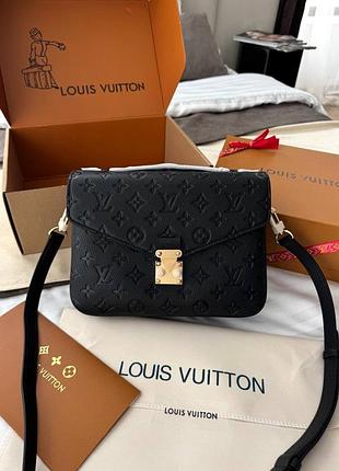 Чорна шкіряна жіноча сумка