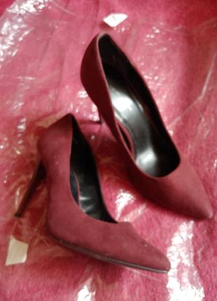 38розмір брендові туфлі на шпильці бу