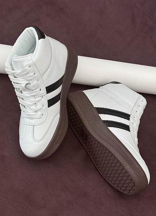 Кросівки жіночі демісезонні чорно-білі