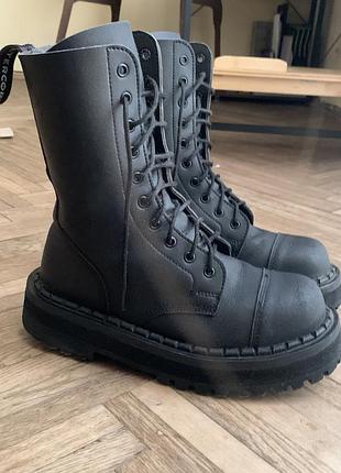 Берци  altercore 39 розміру в хорошому стані, майже нові, шкіряні, чорні, з металевим носком