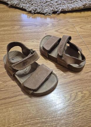 Фірмові босоніжки босоножки сандалі