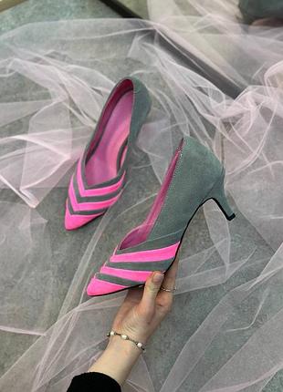 Розкішні оригінальні комбіновані замшеві елегантні туфлі барбі + св.сірий