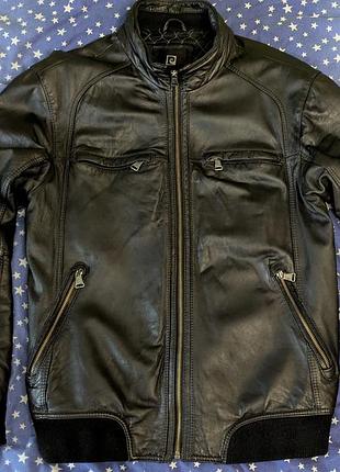 Шкіряна чоловіча куртка    pierre cardin
