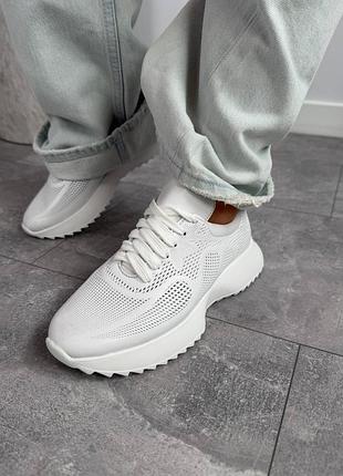 Кроссовки женские