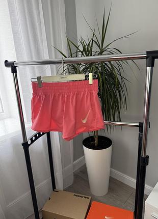 Спортивні шорти nike