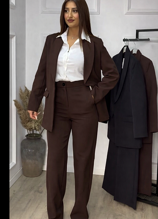 Классический костюм шоколадного цвета
