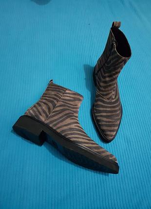 Замшеві черевики челсі