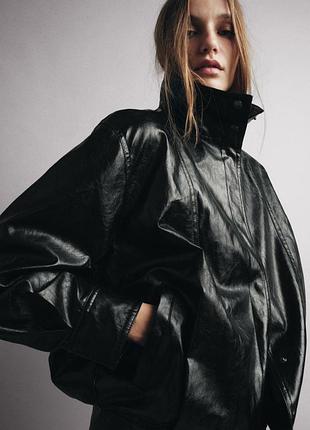 Шкіряна куртка-бомбер zara