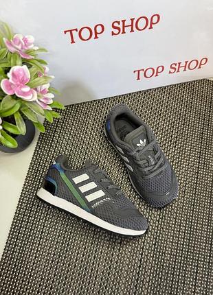 Оригінальні кросівки adidas