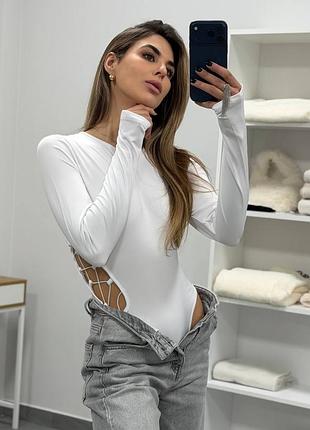 Боди однотонное на длинный рукав с открытой спиной на шнуровке на кнопках качественное стильное трендовое белое розовое