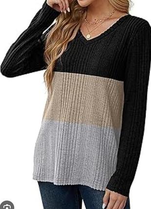 Свитер в стиле колор-блок
